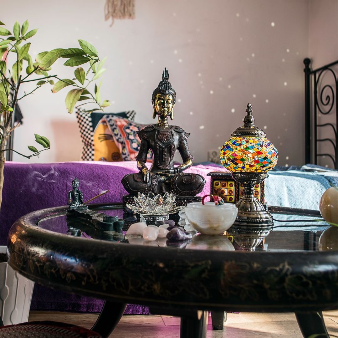 Orientalny Maksymalizm: Jak łączyć wzory, kolory i tekstury? Stwórz przytulne wnętrze z duszą