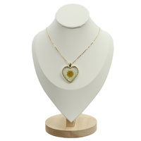 Naszyjnik z żywicy z kwiatami