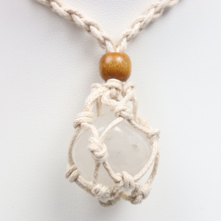 Naszyjnik makramowy z minerałem