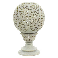 Wysoki świecznik z kamienia mydlanego