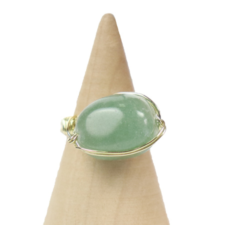 Pierścionek drucikowy z kamieniem