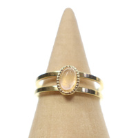 Pierścionek ze stali - z  owalnym kamieniem