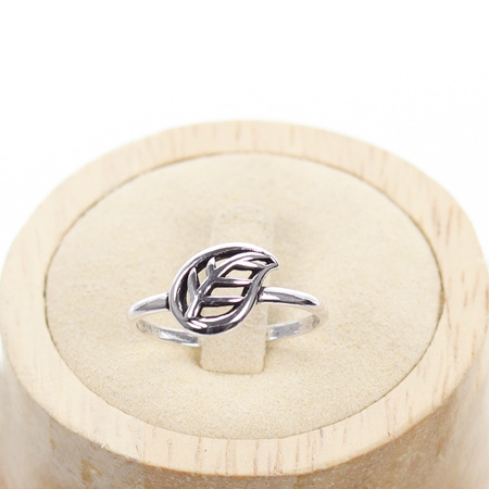 Drobny pierścionek Indie - listek