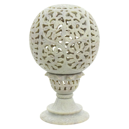 Wysoki świecznik z kamienia mydlanego