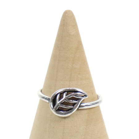 Drobny pierścionek Indie - listek