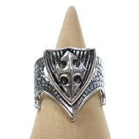 Pierścionek indyjski z motywem tarczy i krzyża