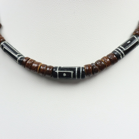 Naszyjnik z kości i kokosa