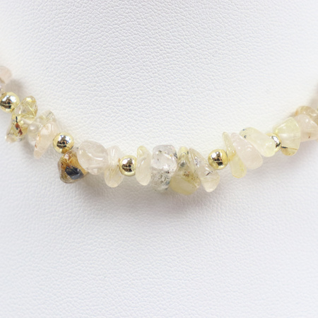 Naszyjnik kamienny ze złotym zdobieniem