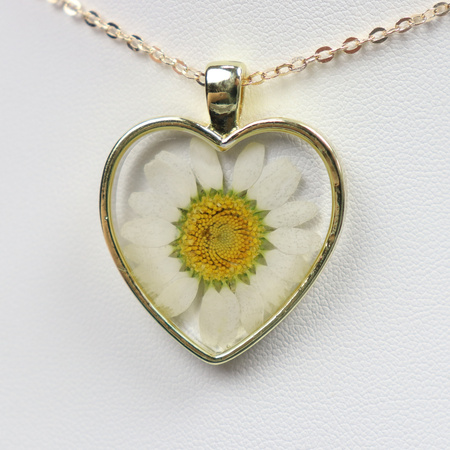 Naszyjnik z żywicy z kwiatami