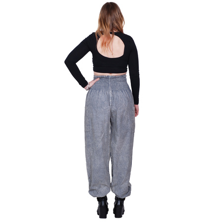 Spodnie z kieszeniami