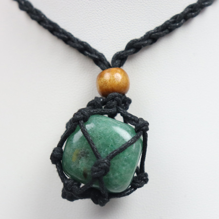 Naszyjnik makramowy z minerałem