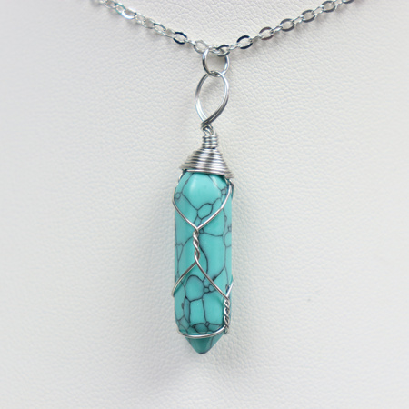 Naszyjnik z kamiennym kryształem