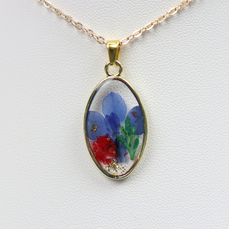 Naszyjnik z żywicy z kwiatami