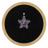 Wisiorek kamienny z kwiatem