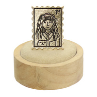 Przypinka metalowa - Kot w obrazie