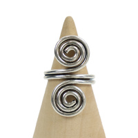 Pierścionek indyjski z motywem dwóch spirali