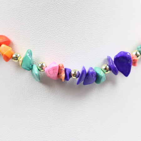 Naszyjnik kamienny ze złotym zdobieniem