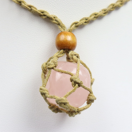 Naszyjnik makramowy z minerałem