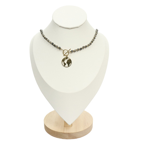 Naszyjnik z kamieni z ozdobnym zapięciem