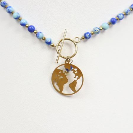 Naszyjnik z kamieni z ozdobnym zapięciem