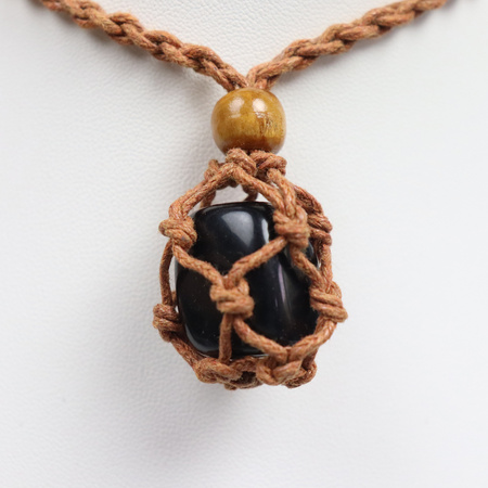 Naszyjnik makramowy z minerałem