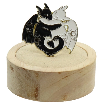 Przypinka metalowa - Cartoon Style